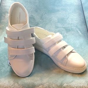 Kenneth Cole white size 8 womens sneakers.  NEW NO TAGS AND NO BOX.